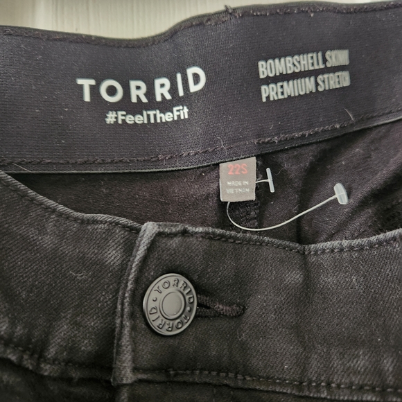 Torrid Women's Black Distressed Skinny Jeans - Picture 3 of 4